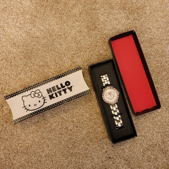 Brand New 2014 Hello Kitty Bedazzled Bracelet Watch - Picture 2 of 5